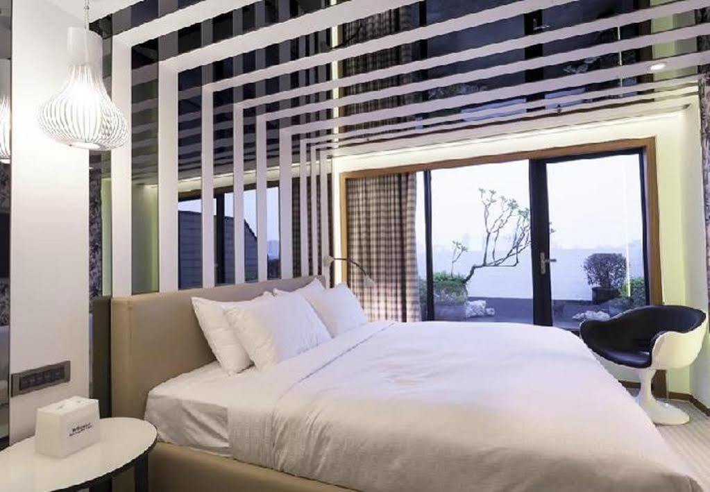 Royal Hotel Group- Central Park Branch Kaohsiung Exteriör bild