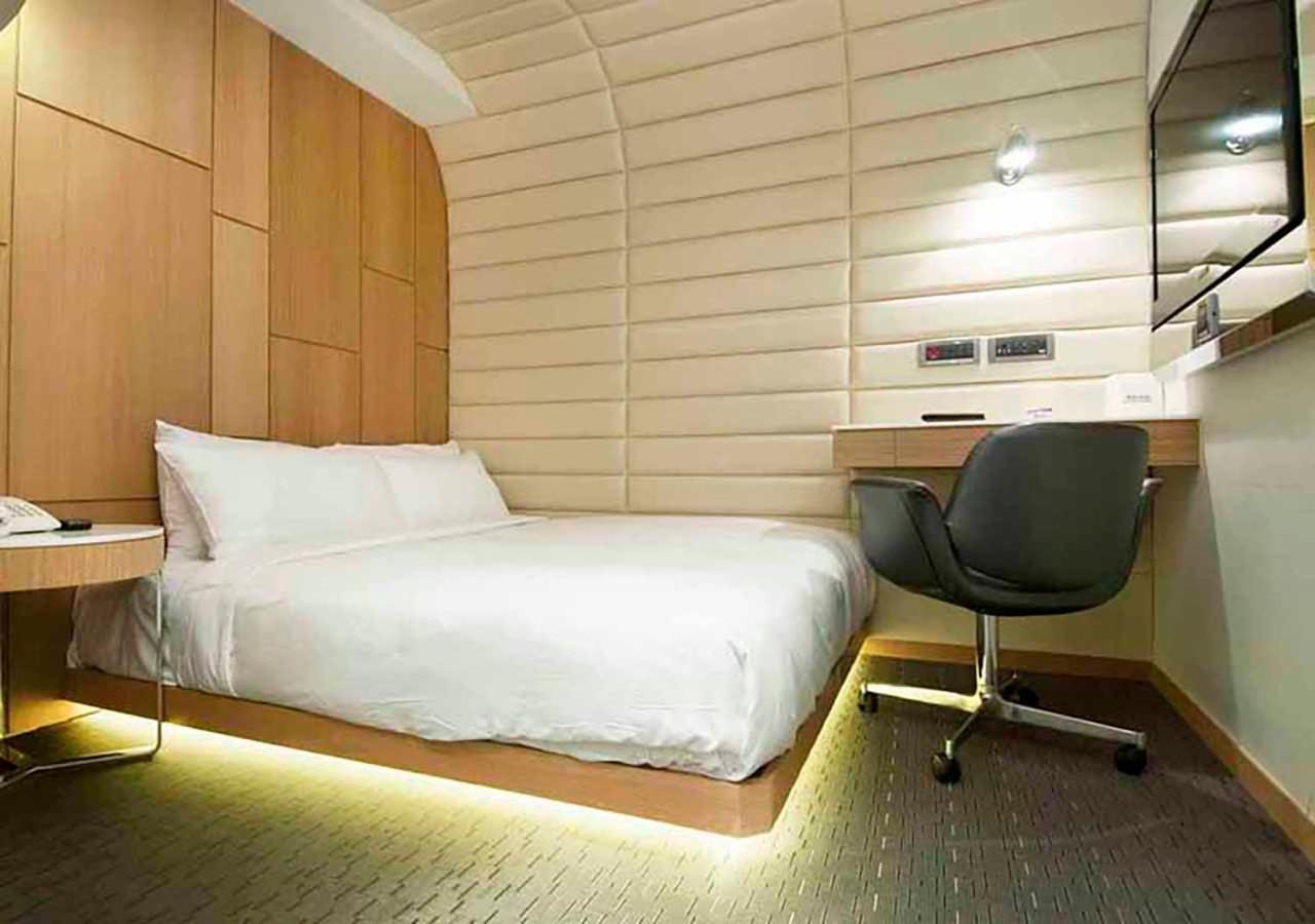 Royal Hotel Group- Central Park Branch Kaohsiung Exteriör bild